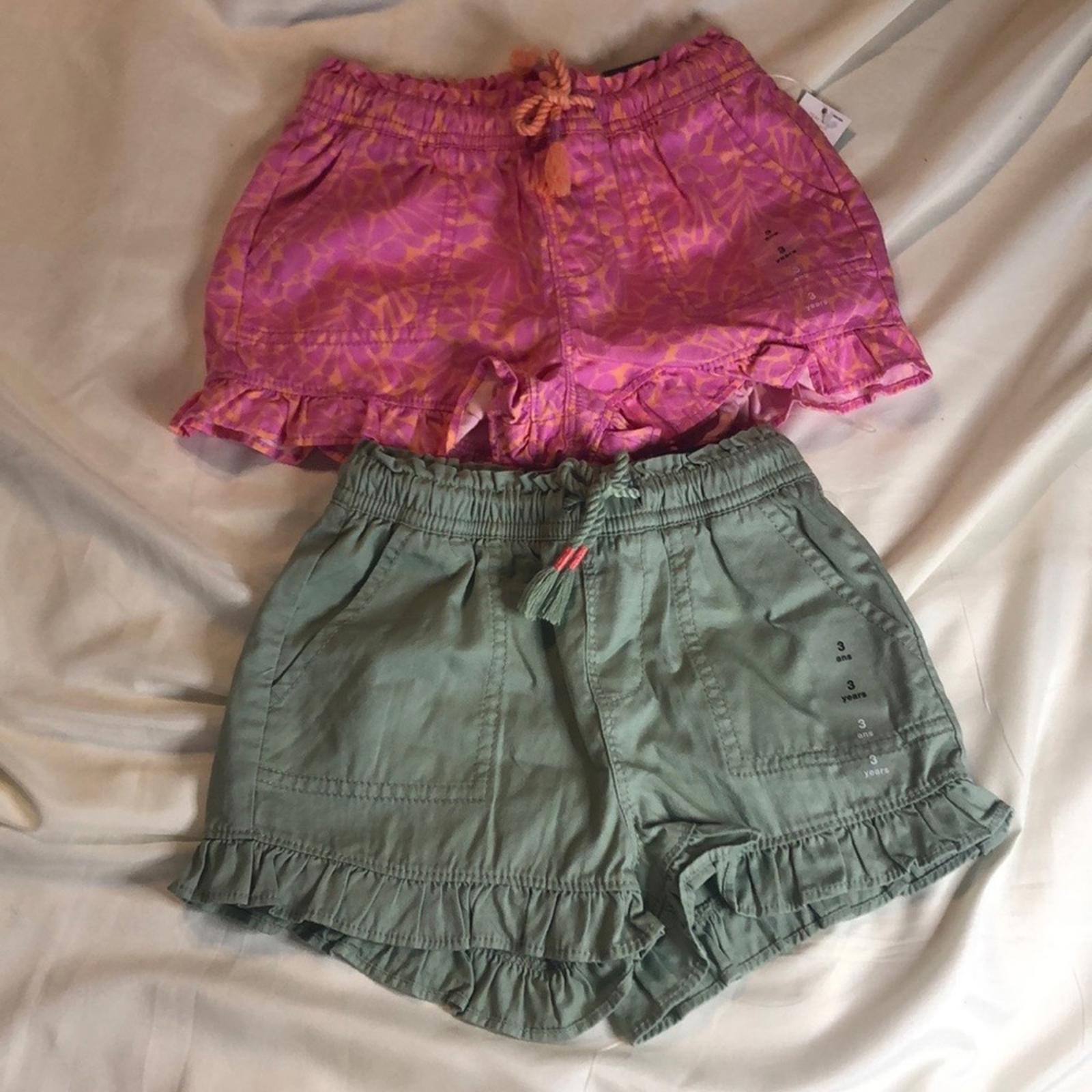 2 Pairs of Baby Gap Pull on Shorts Size 3yrs