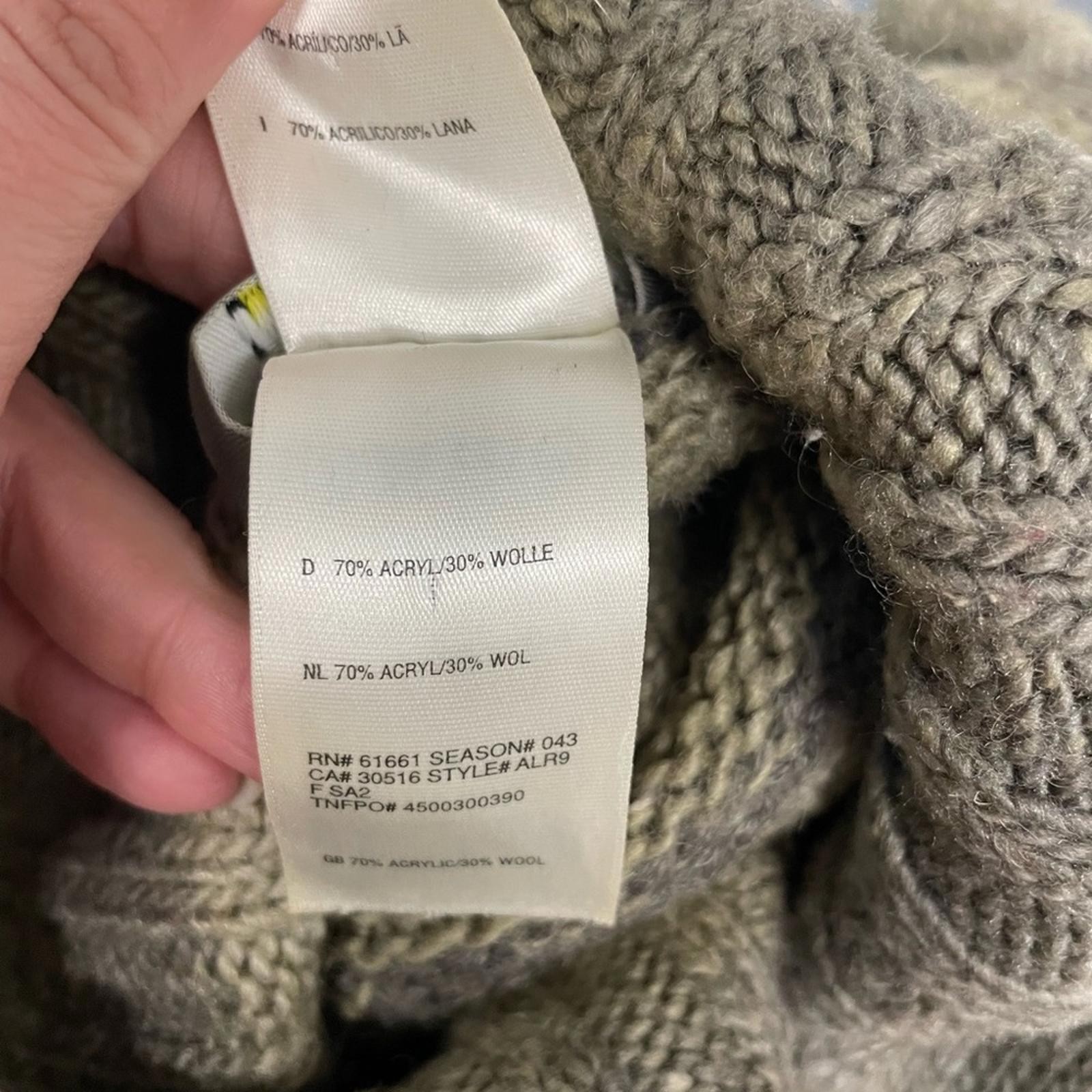 The North Face Marled Turtleneck Size Medium