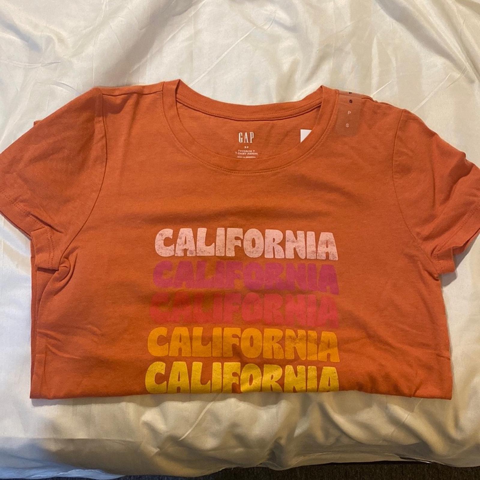 2 Gap Favourite Tees size Small