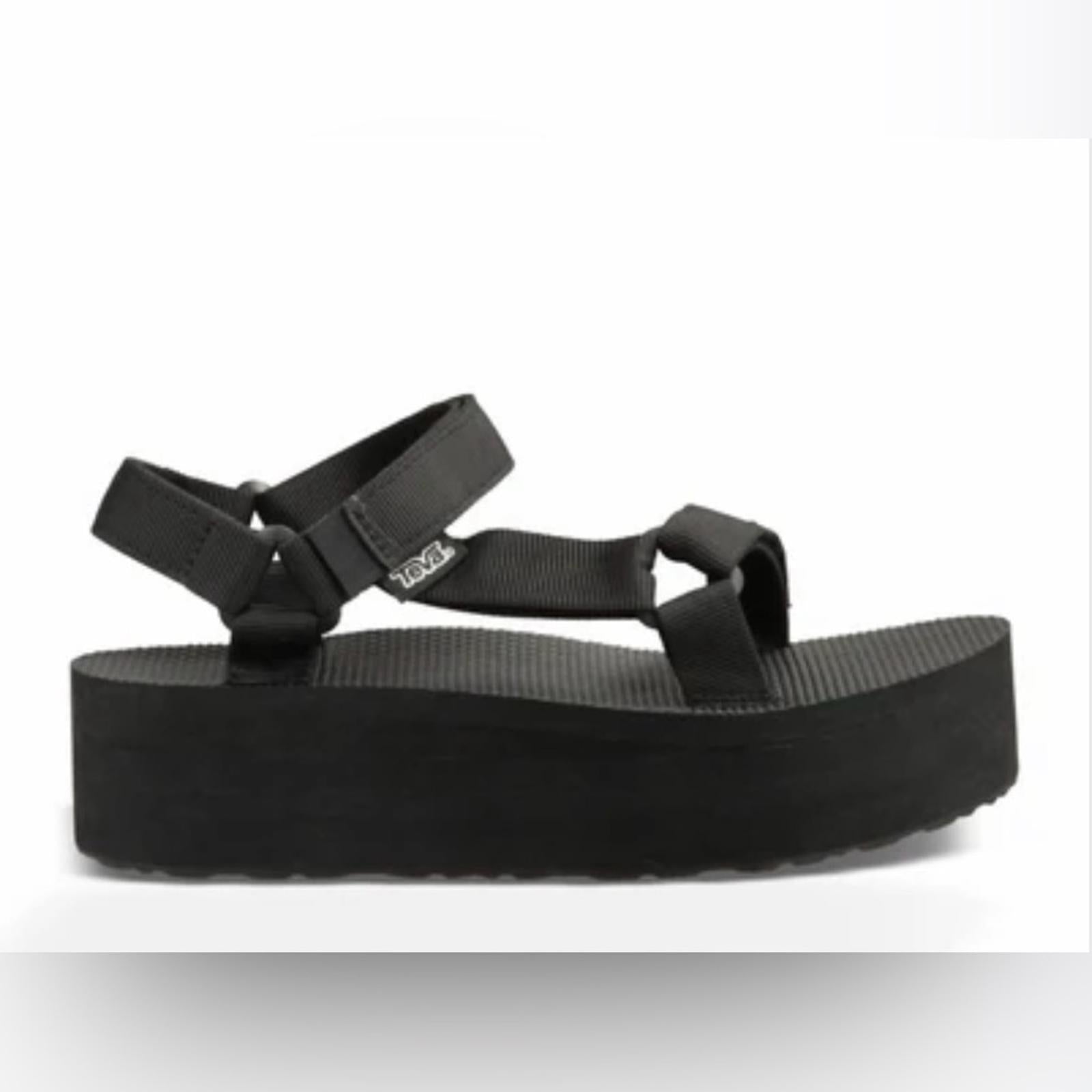 NIB Teva Flatform Sandals in Black Size 8