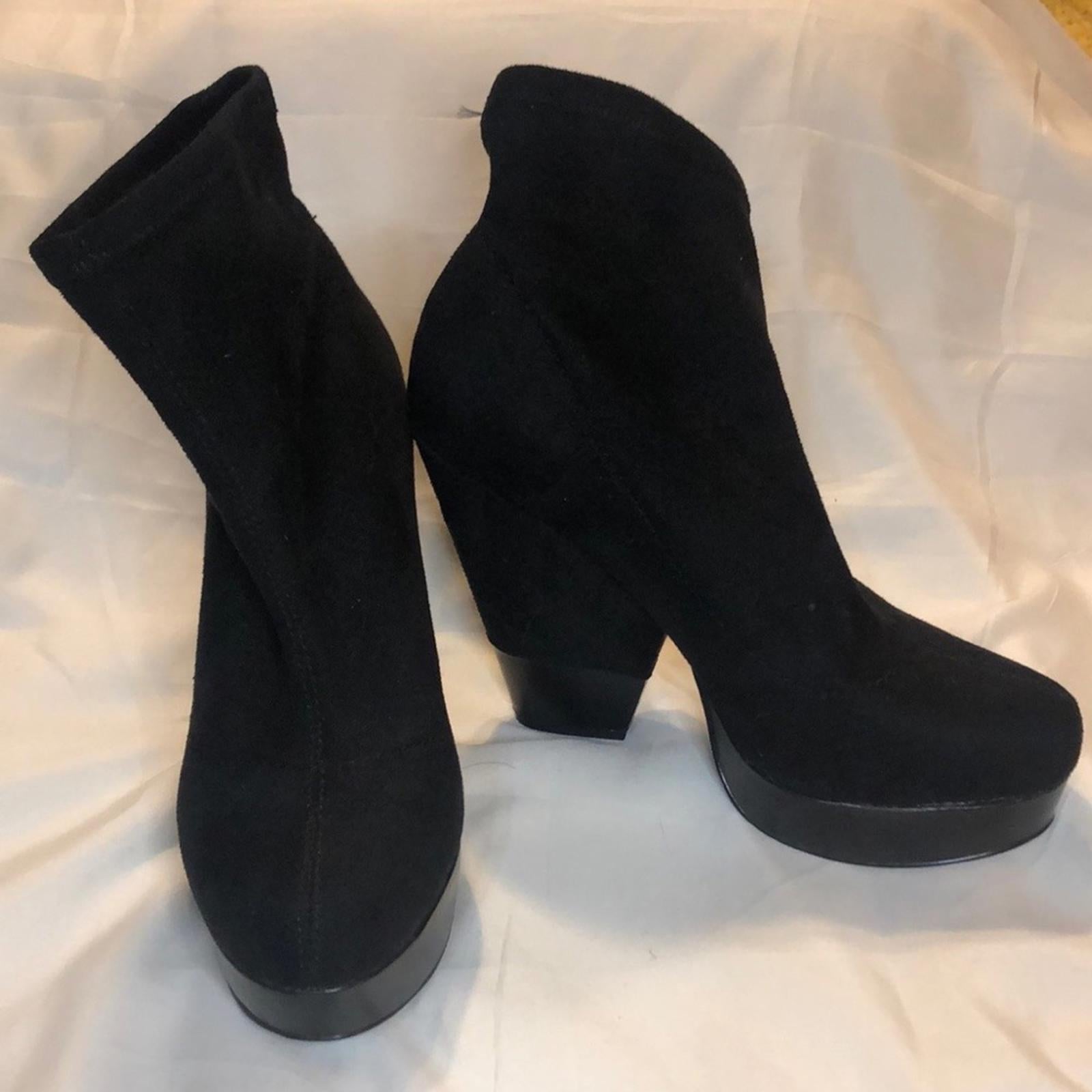ASOS Black Sueded Stretch Ankle Booties Size 7