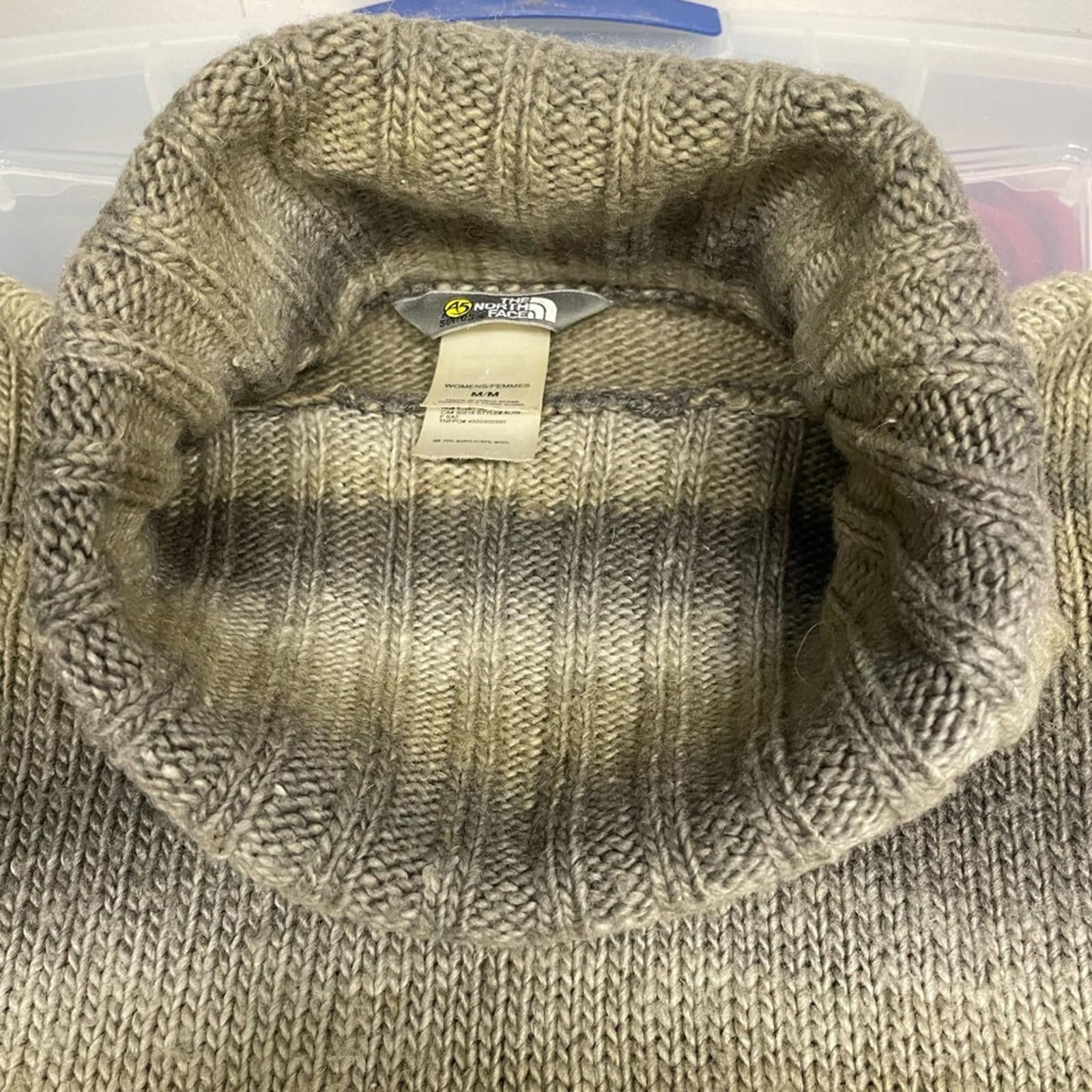The North Face Marled Turtleneck Size Medium