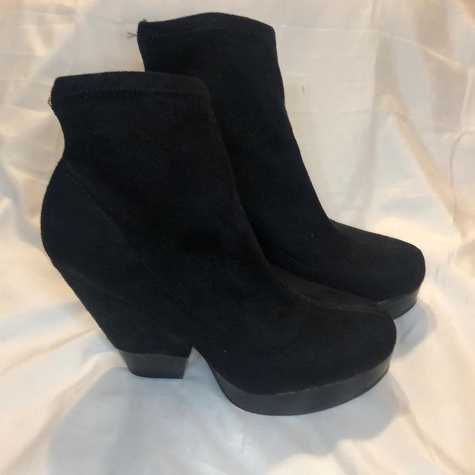 ASOS Black Sueded Stretch Ankle Booties Size 7