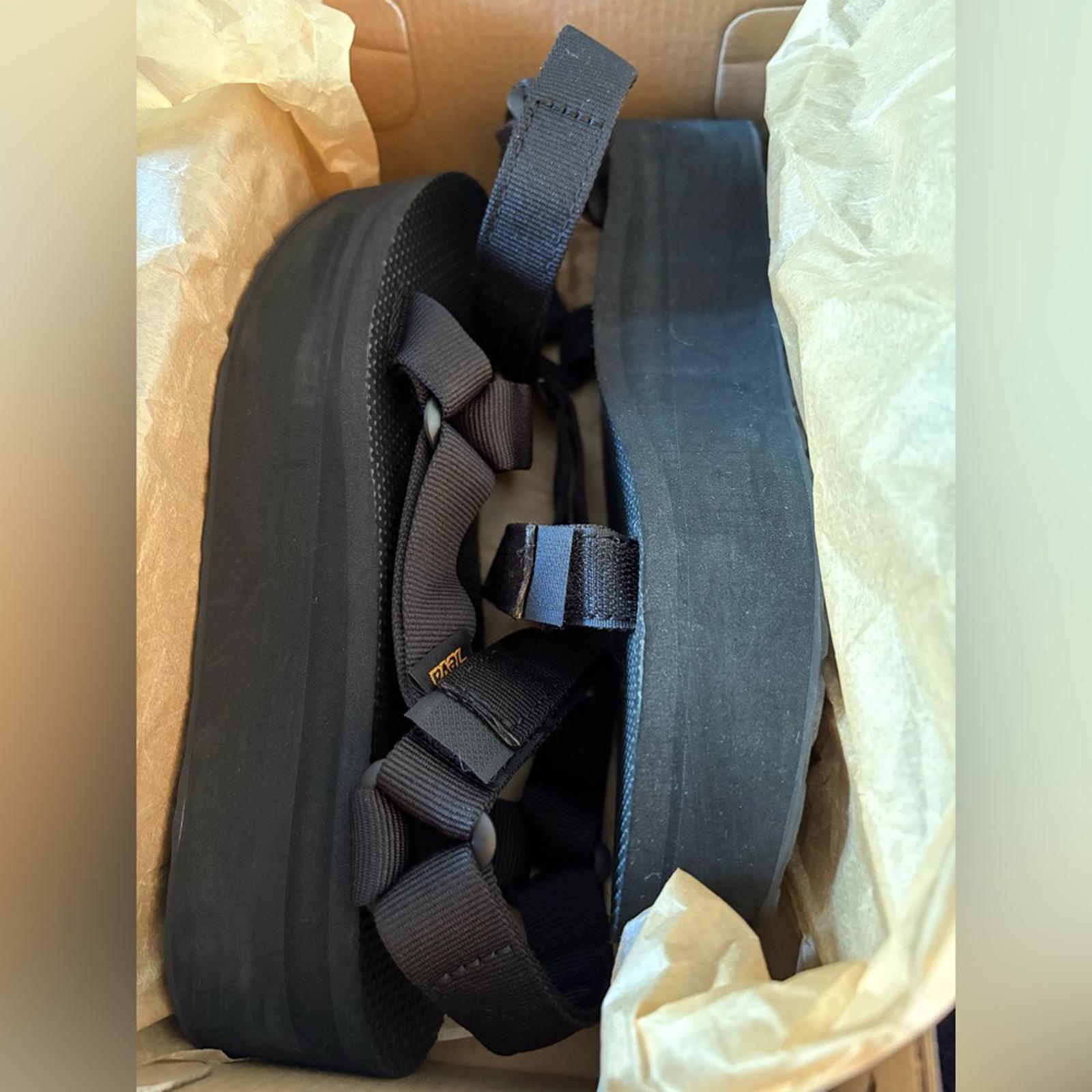 NIB Teva Flatform Platform Sandals in Black Size 7