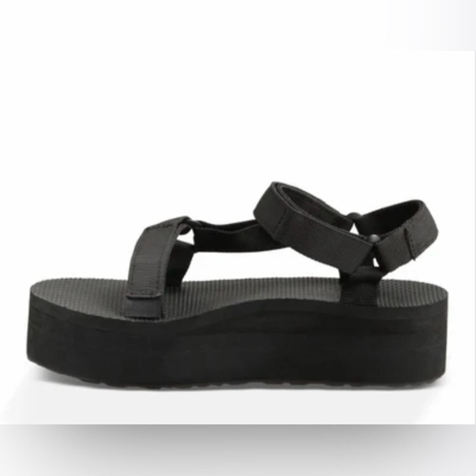 NIB Teva Flatform Platform Sandals in Black Size 7