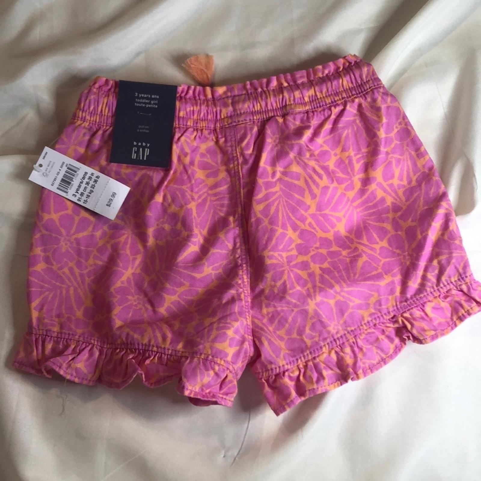 2 Pairs of Baby Gap Pull on Shorts Size 3yrs